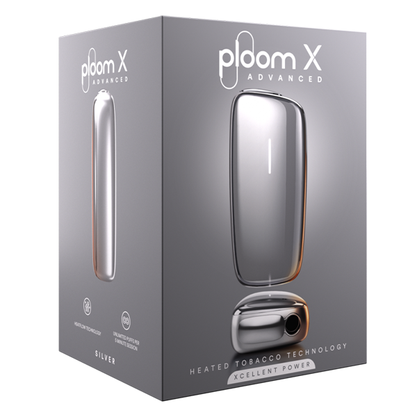 Die Ploom X Silver Advanced Devicekit schraeg vor einem weissen Hintergrund