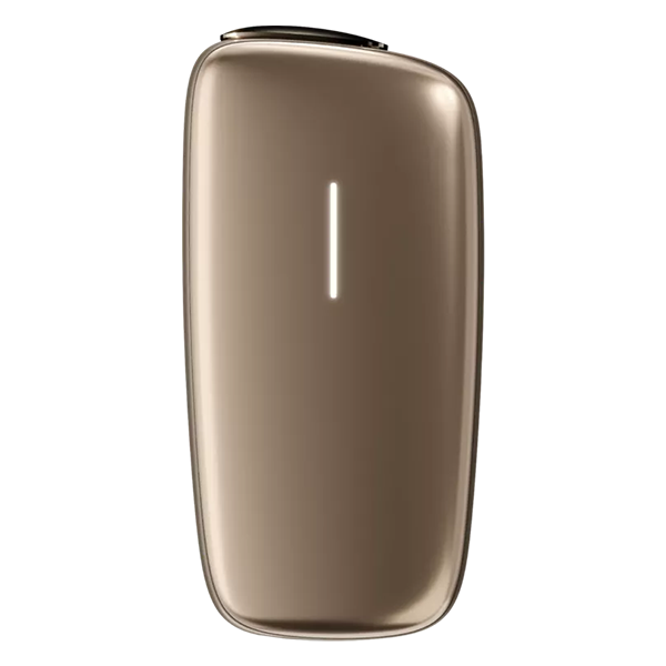 Die Ploom X champagne gold advanced plus gratis Evo Sticks vor einem weissen Hintergrund