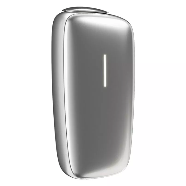 Die Ploom X Silver Advanced von vorne links vor einem weissen Hintergrund