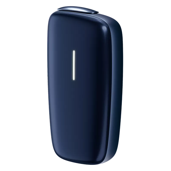 Die Ploom X Navy Blue Advanced von vorne rechts vor einem weissen Hintergrund