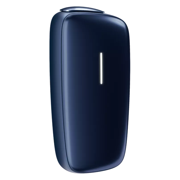 Die Ploom X Navy Blue Advanced von vorne links vor einem weissen Hintergrund